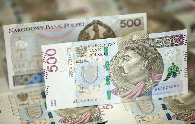 Нацбанк Польши прекращает программу, по которой украинцы могли обменять гривну на злотые без комиссии