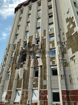 Окупанти обстрілюють Енергодар: пошкоджено будівлю міськради