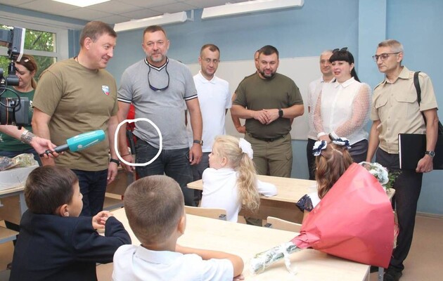 Депутат Госдумы РФ пришел к школьникам в оккупированном Мариуполе с пистолетом
