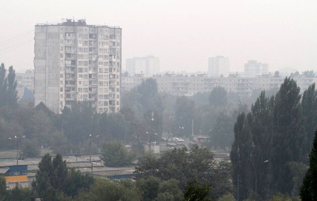 На правому березі Києва сильна задимленість: що де горить