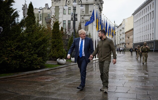 Зеленский поблагодарил Джонсона и всех британцев за поддержку Украины