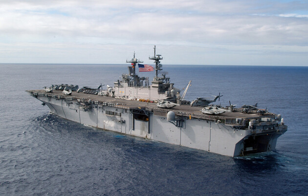 Авианесущий штурмовой корабль ВМС США принимает участие в учениях в Балтийском море