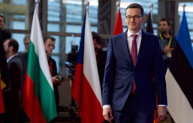 Польша стремится наладить отношения с Венгрией на фоне разногласий по войне в Украине - Bloomberg