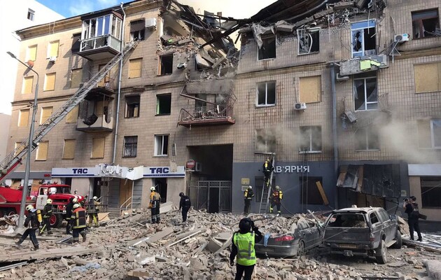 Из-под завала дома в Харькове достали троих человек