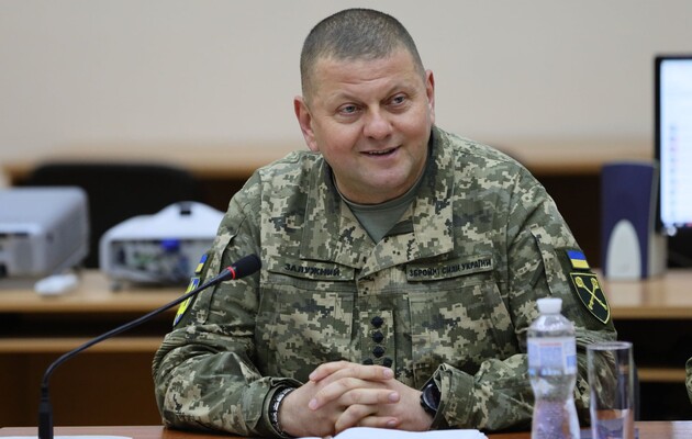 Залужный подтвердил, что ВСУ ударили по авиабазам в оккупированном Крыму