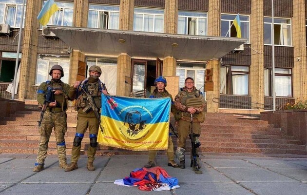Успехи украинской армии делают вполне возможным крах России — Bloomberg