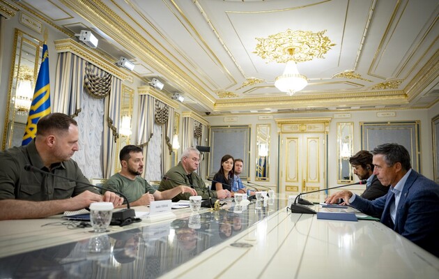 Документ также сегодня представили президенту Зеленскому