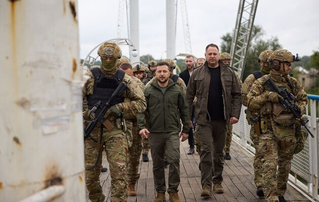 Президент Зеленский в недавно деоккупированном Изюме в Харьковской области