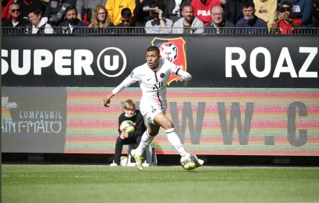 Мбаппе играет за ПСЖ