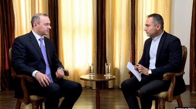 Секретарь Совета безопасности Армении Армен Григорян (слева)