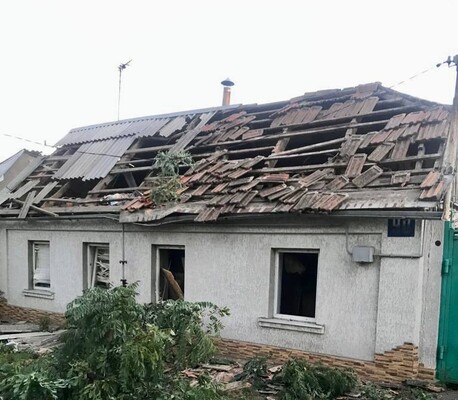 Обстріл Миколаєва вночі: ракета прилетіла у двір будинку