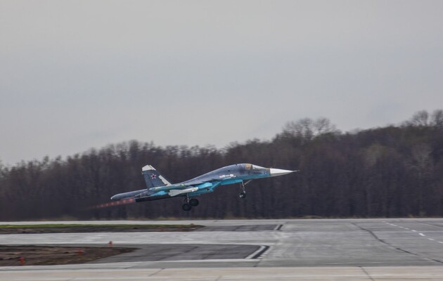 Российские самолеты пытались прикрывать отступление войск на Харьковщине, однако понесли потери
