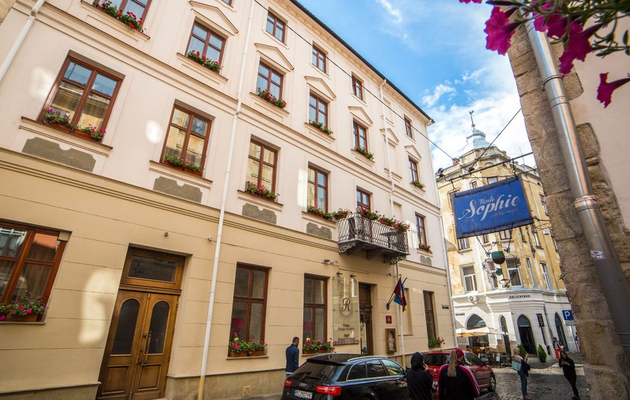 Россиянин владел сетью известных гостиниц во Львове: имущество арестовано