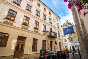 Росіянин володів мережею відомих готелів у Львові: майно заарештовано
