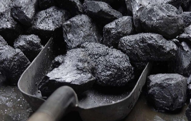 ЄС може дозволити імпорт російського вугілля та деревини – Bloomberg