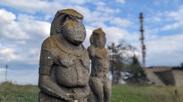 Российские военные разрушили одну из половецких баб возле Изюма