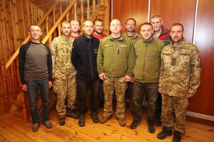 Вчера домой вернулись и девять украинских пограничников — фото