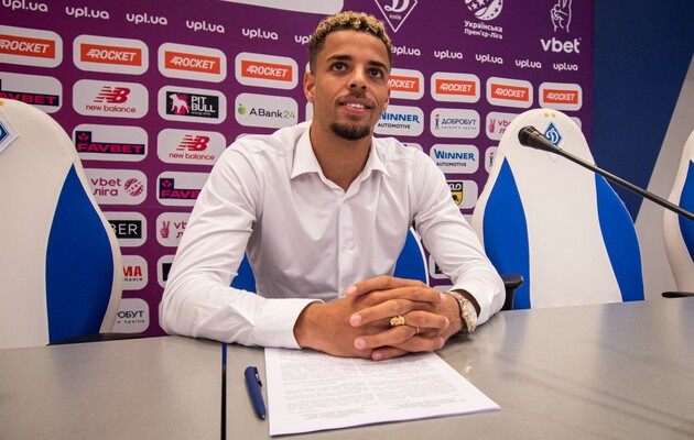 Лонвейк - гравець "Динамо"