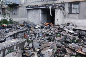 В Торецке из-под завалов дома спасли 19 человек, среди них есть дети