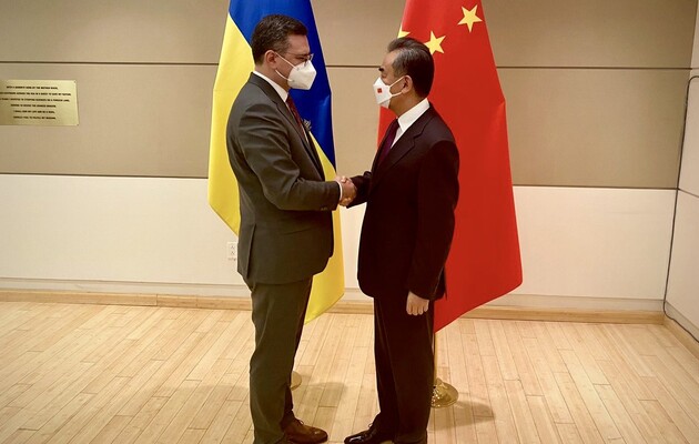 Кулеба: Глава МИД Китая подтвердил уважение к суверенитету и территориальной целостности Украины