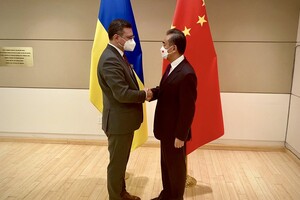 Кулеба: Глава МЗС Китаю підтвердив повагу до суверенітету та територіальної цілісності України