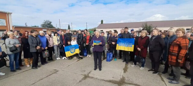 Жители оккупированной Снегиревки вышли на акцию протеста против «референдума»