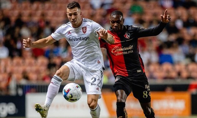 Гравець забив метрів із 70-ти