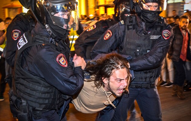 Более 700 человек задержаны на российских антимобилизационных протестах – СМИ