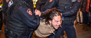 Более 700 человек задержаны на российских антимобилизационных протестах – СМИ