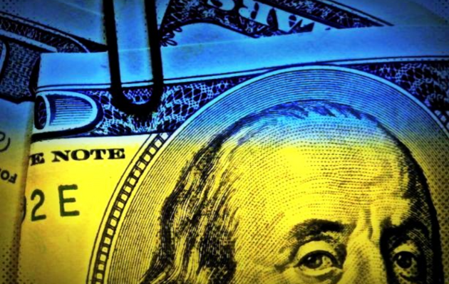 Курс доллара: Нацбанк увеличил поддержку гривны валютой