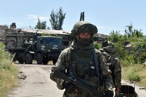 Війська РФ зносять будинки та виганяють людей на вулиці в Маріуполі