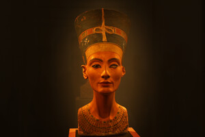 В гробнице Тутанхамона может скрываться дверь к захоронению Нефертити