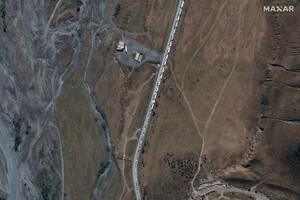 Затори на дорогах: Maxar опублікували супутникові знімки російсько-грузинського кордону