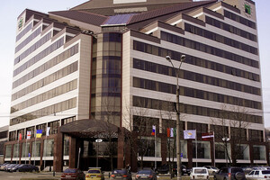 Бывшие владельцы через суд пытаются отобрать у ПриватБанка головной офис в Днепре