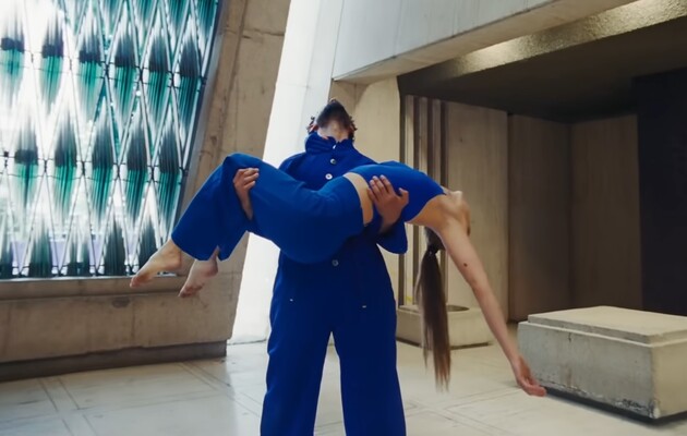 Таню Муіньо зняла кліп для Елтона Джона та Брітні Спірс