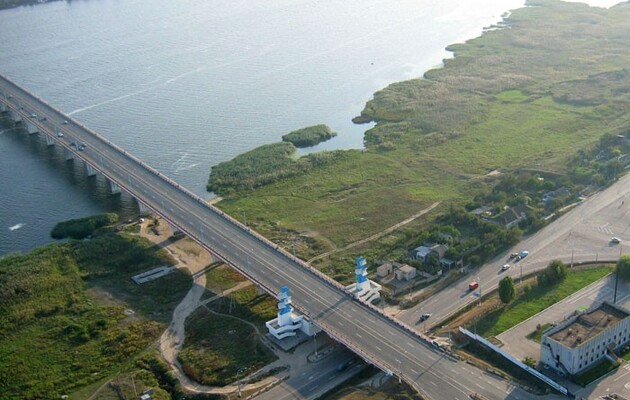 Россияне пытаются починить Антоновский мост и держат в Черном море три ракетоносителя с 24 «Калибрами» — ОК «Юг»