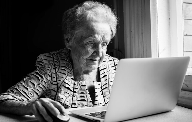 Пенсии в Украине: как добавить электронное пенсионное удостоверение в 