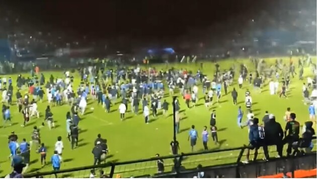 174 человека погибло после футбольного матча в Индонезии