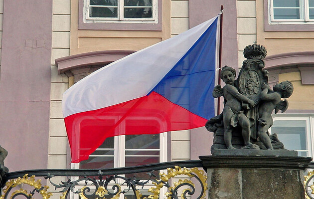 Чехия отправит в Украину тяжелую технику и другое оружие