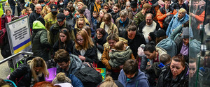 Спасаясь от войны: какую помощь украинские переселенцы могут получить за границей