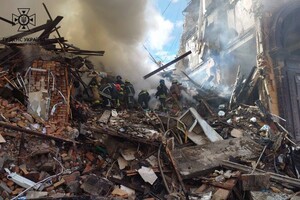 Удар по житлових будинках Запоріжжя: з-під завалів дістали тіла трьох загиблих