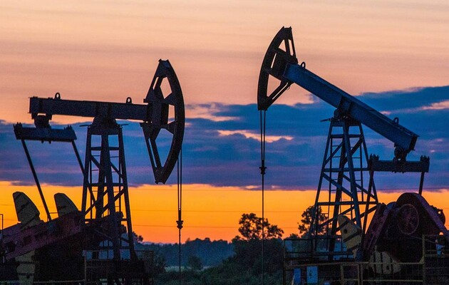 Снижение добычи нефти ОПЕК+ никак не поможет России – эксперт