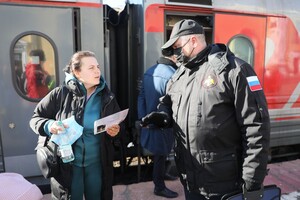 ФСБ не випускає із Росії українців з російськими паспортами