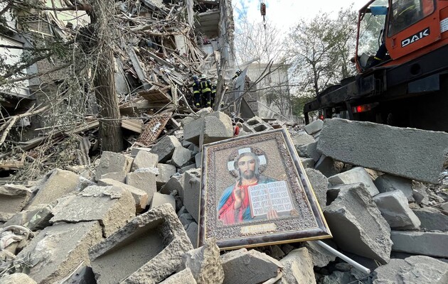 В Запорожье из-под завалов достали тела 14-х погибших