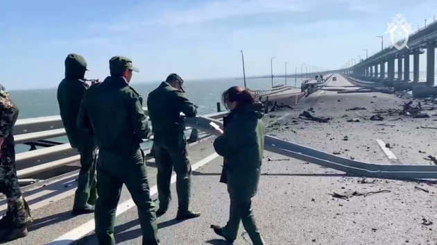 Взрыв на Крымском мосту: погибло не менее трех человек