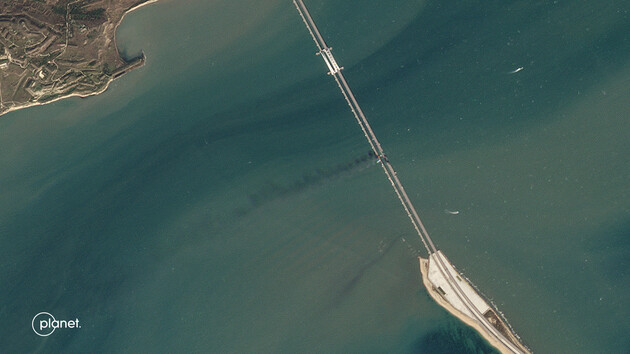 Опубліковано супутникові знімки руйнувань на Кримському мості