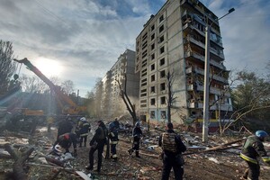 Ракетний удар по Запоріжжю: з-під завалів будинку врятовано 10 людей