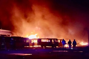 Росіяни знищили АТП у Дніпрі: у місті на маршрути вийшли перші автобуси, які передав Київ
