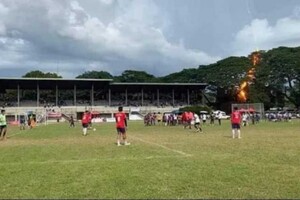 На Филиппинах молния попала в арбитра прямо во время футбольного матча