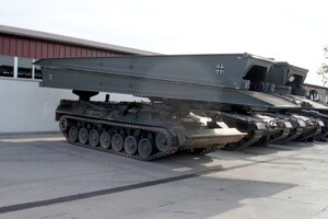 Німеччина надала Україні 16 танкових мостоукладачів Biber та іншу техніку